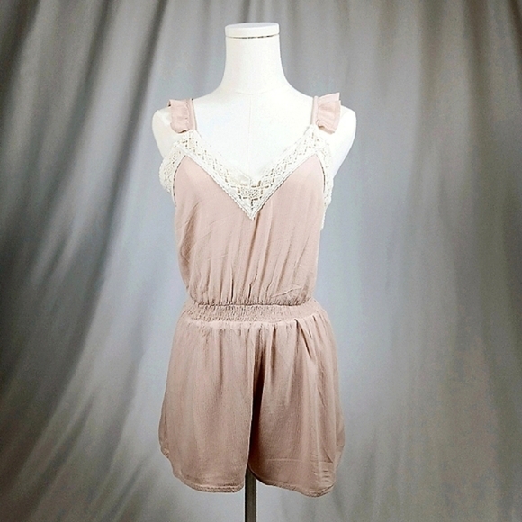 Kendall & Kylie Blush Pink Ruffle Romper XS V-Neckline Open-Back Ruffled Straps - Picture 5 of 5